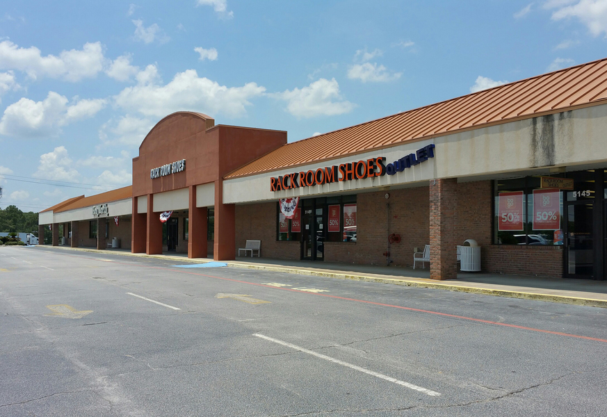 Lake Park Plaza